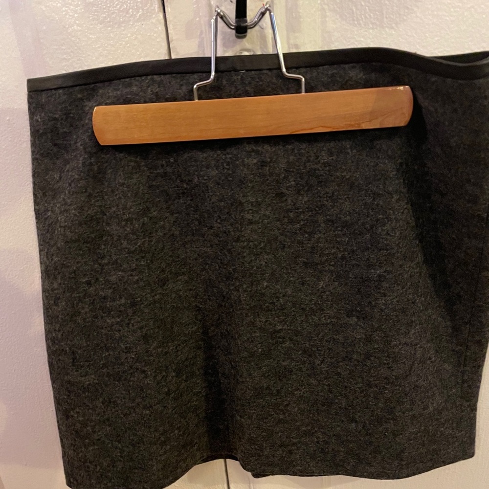 NWT Faux Wool blackish grey Skirt. Size M